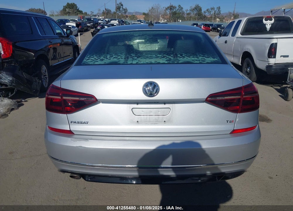 2018 VOLKSWAGEN PASSAT VIN: 1VWAA7A36JC006207