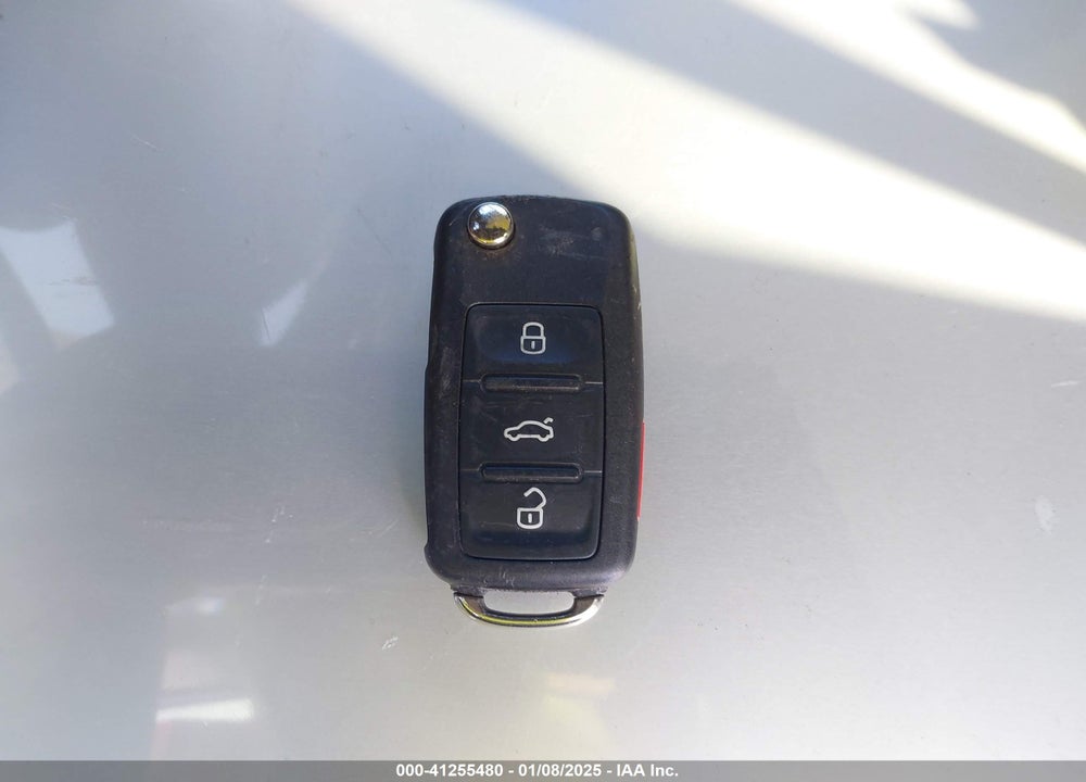 2018 VOLKSWAGEN PASSAT VIN: 1VWAA7A36JC006207