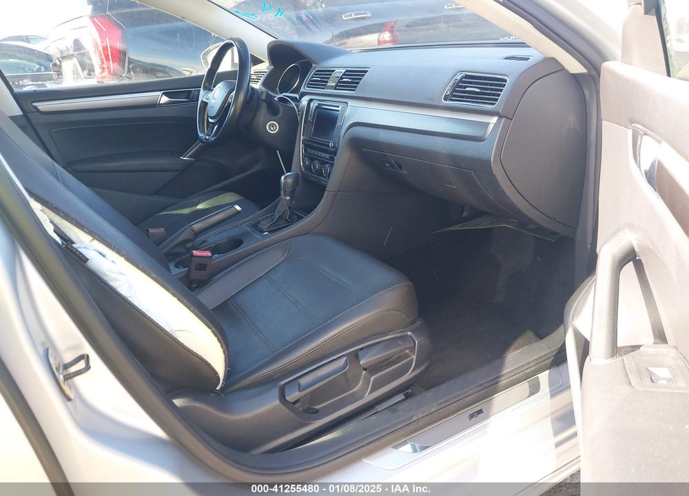 2018 VOLKSWAGEN PASSAT VIN: 1VWAA7A36JC006207