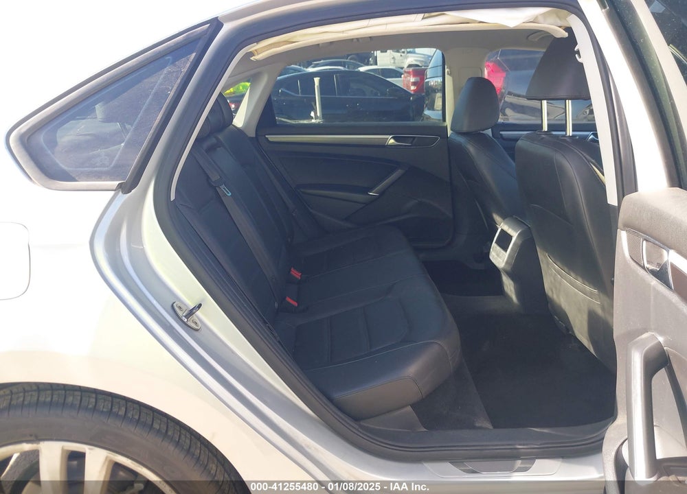 2018 VOLKSWAGEN PASSAT VIN: 1VWAA7A36JC006207