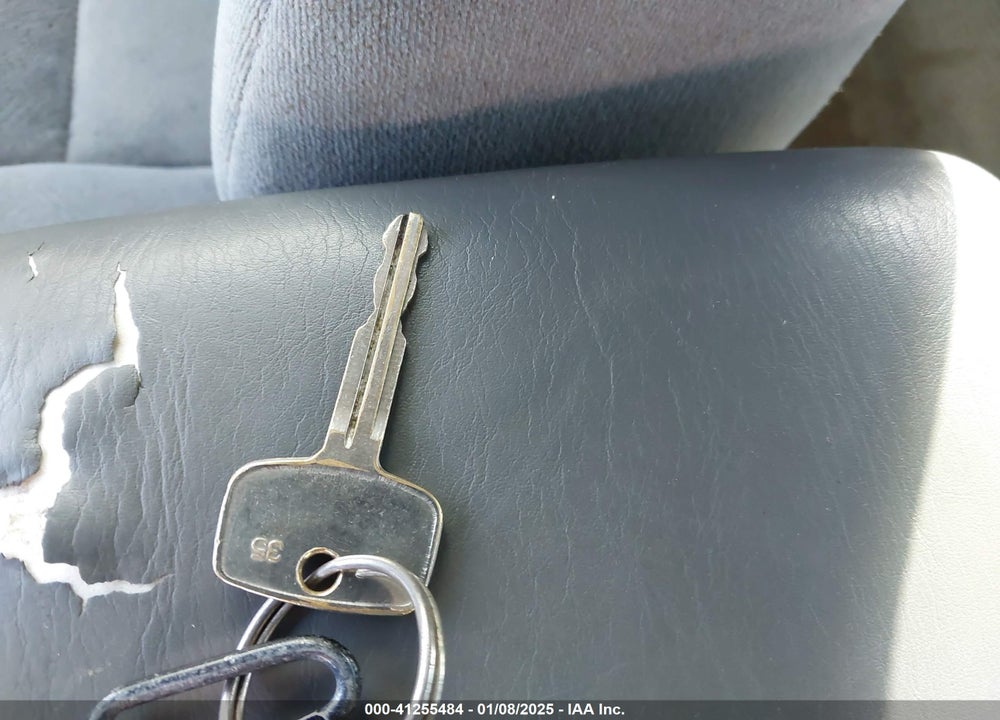 2001 TOYOTA CAMRY LE VIN: JT2BG22K610559044
