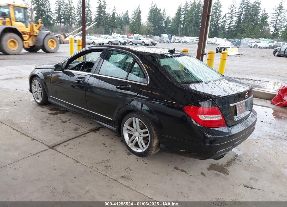 2013 MERCEDES-BENZ C 250 VIN: WDDGF4HB1DA752404