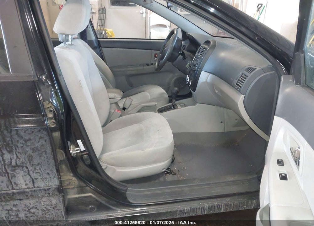 2009 KIA SPECTRA VIN: KNAFE221395659202