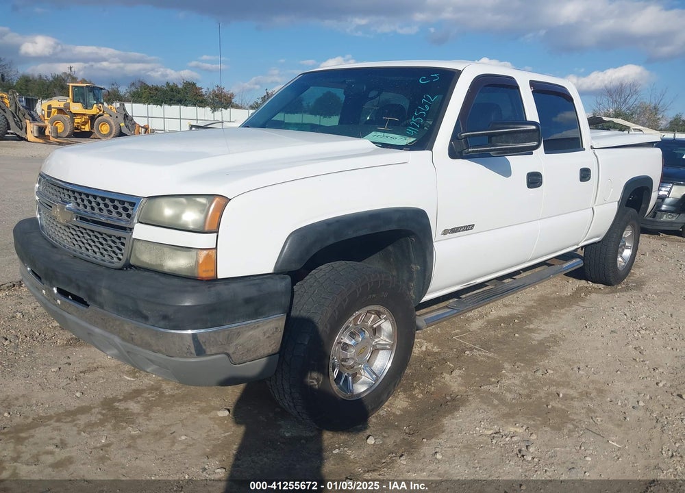 2005 CHEVROLET SILVERADO 2500HD WORK TRUCK VIN: 1GCHC23U05F880349
