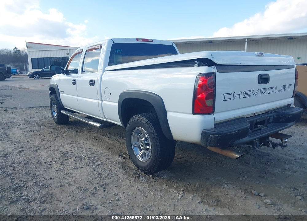 2005 CHEVROLET SILVERADO 2500HD WORK TRUCK VIN: 1GCHC23U05F880349