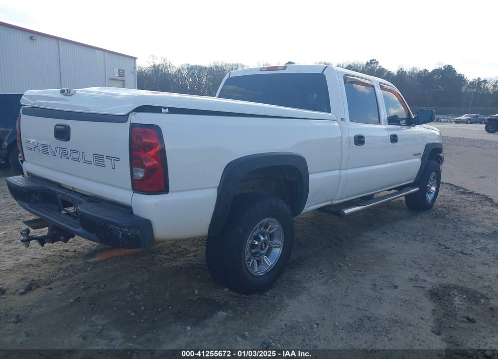 2005 CHEVROLET SILVERADO 2500HD WORK TRUCK VIN: 1GCHC23U05F880349