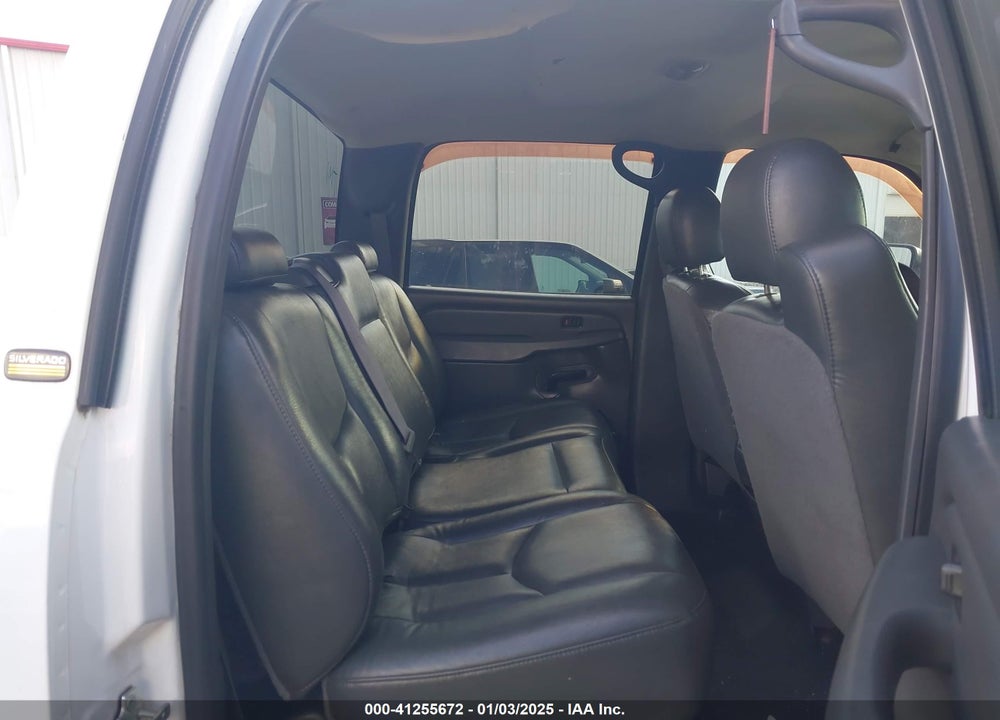 2005 CHEVROLET SILVERADO 2500HD WORK TRUCK VIN: 1GCHC23U05F880349