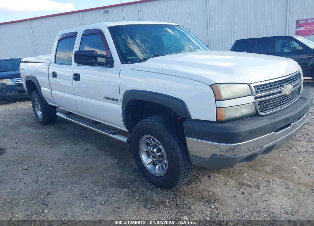 2005 CHEVROLET SILVERADO 2500HD WORK TRUCK VIN: 1GCHC23U05F880349