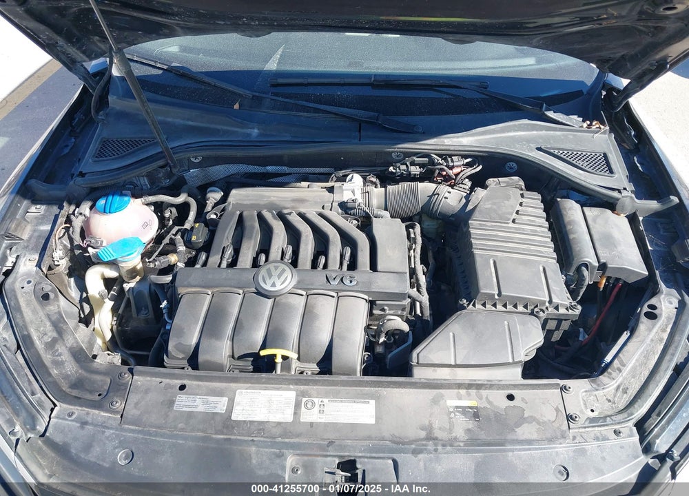 2017 VOLKSWAGEN PASSAT VIN: 1VWCM7A38HC062319