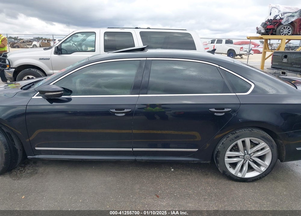 2017 VOLKSWAGEN PASSAT VIN: 1VWCM7A38HC062319