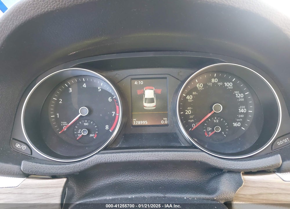 2017 VOLKSWAGEN PASSAT VIN: 1VWCM7A38HC062319