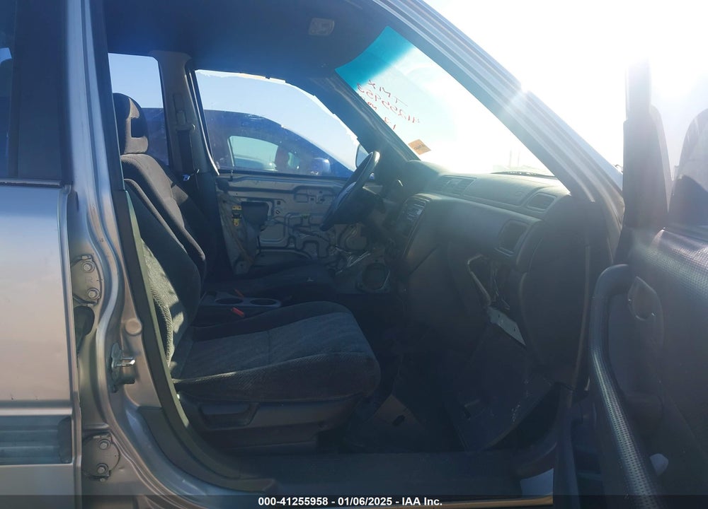 1999 HONDA CR-V LX VIN: JHLRD1847XC036014