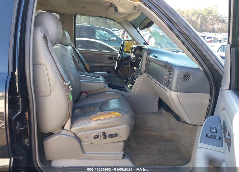 2004 CHEVROLET TAHOE LT VIN: 1GNEC13Z14R150835