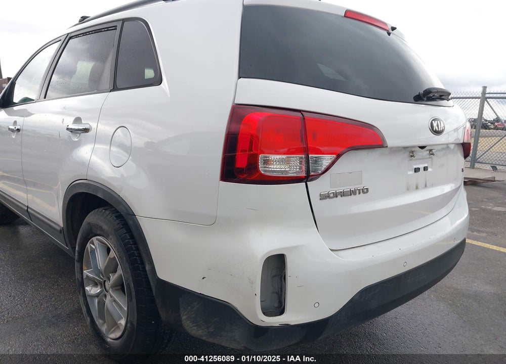 2015 KIA SORENTO LX V6 VIN: 5XYKT4A71FG612326