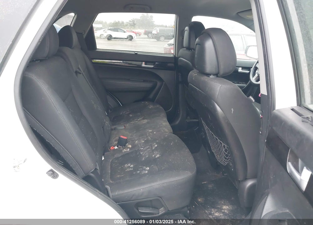 2015 KIA SORENTO LX V6 VIN: 5XYKT4A71FG612326