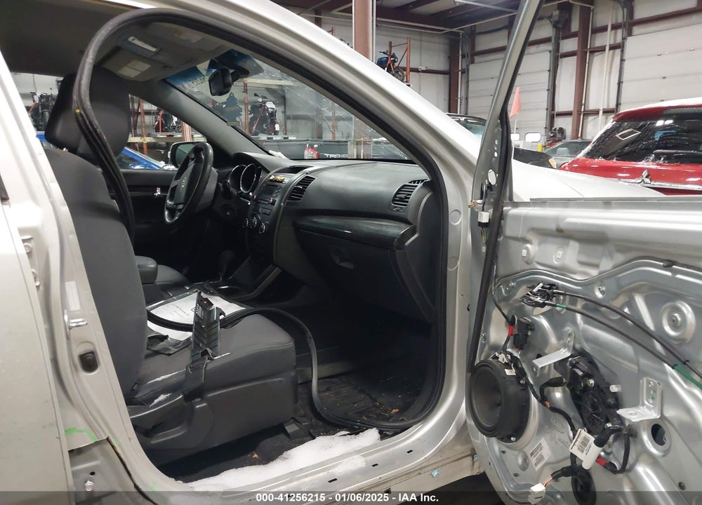 2013 KIA SORENTO LX VIN: 5XYKT3A10DG407633