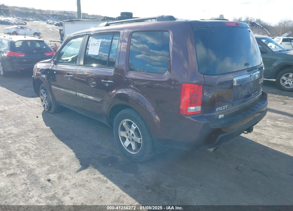 2011 HONDA PILOT TOURING VIN: 5FNYF4H93BB065263