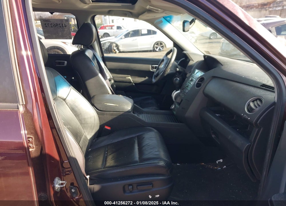 2011 HONDA PILOT TOURING VIN: 5FNYF4H93BB065263