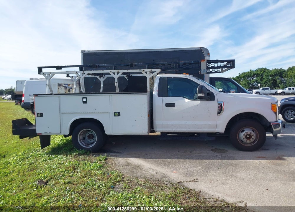 2017 FORD F-350 CHASSIS XL VIN: 1FDRF3G63HED58978