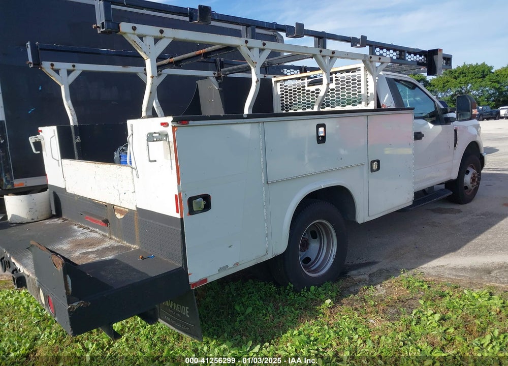 2017 FORD F-350 CHASSIS XL VIN: 1FDRF3G63HED58978