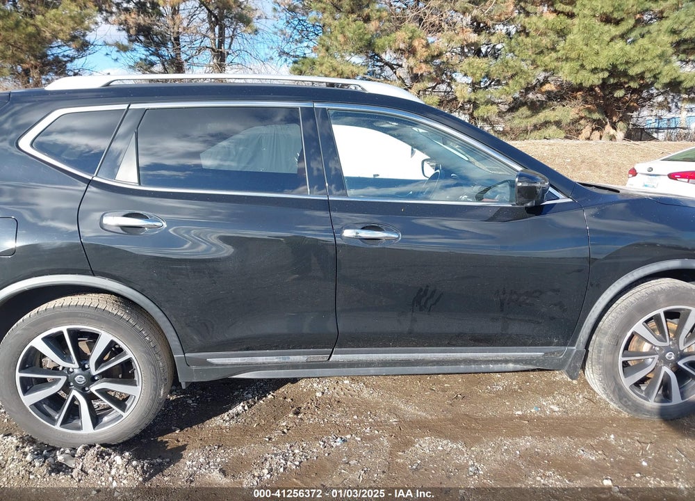 2018 NISSAN ROGUE VIN: JN8AT2MV7JW327270