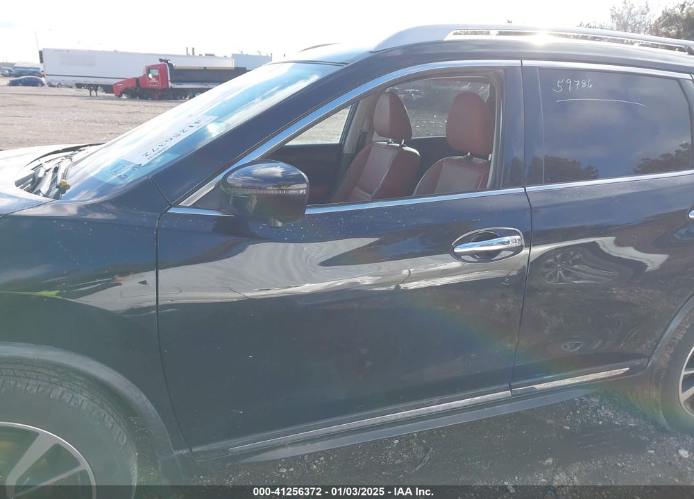 2018 NISSAN ROGUE VIN: JN8AT2MV7JW327270