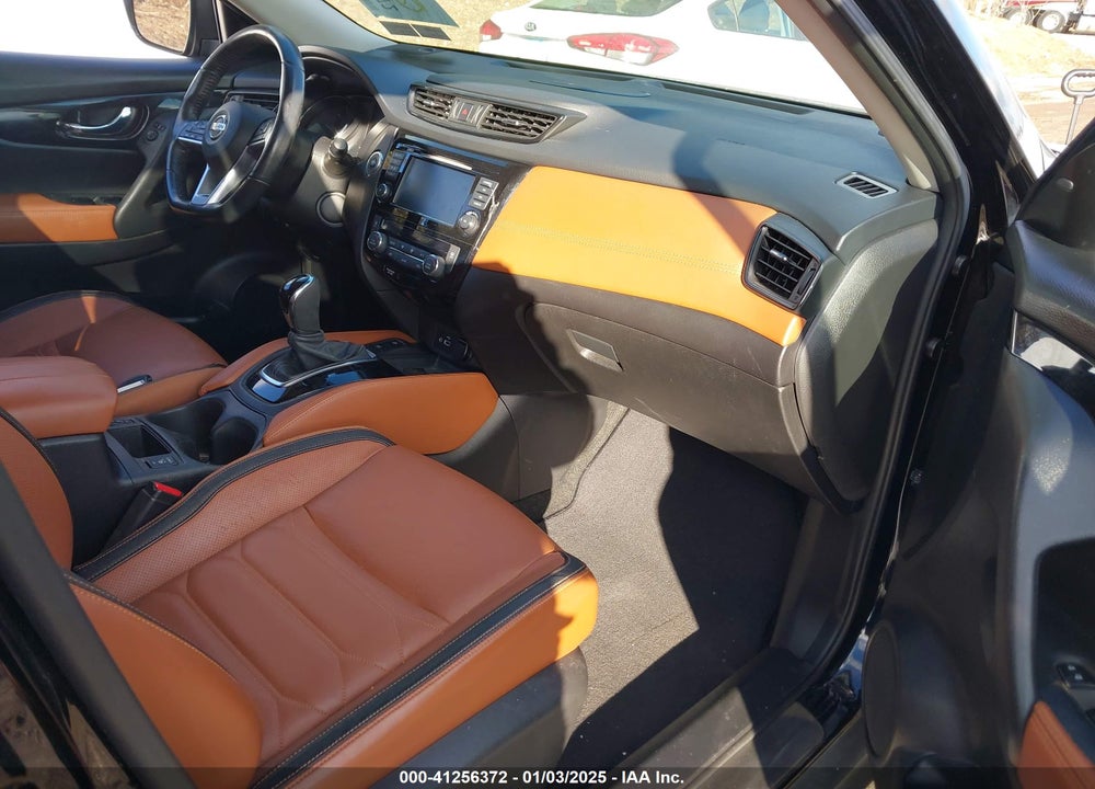 2018 NISSAN ROGUE VIN: JN8AT2MV7JW327270