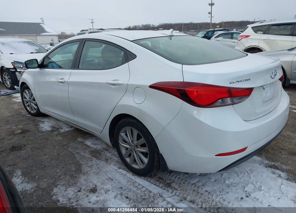 2015 HYUNDAI ELANTRA SE VIN: 5NPDH4AE5FH585682