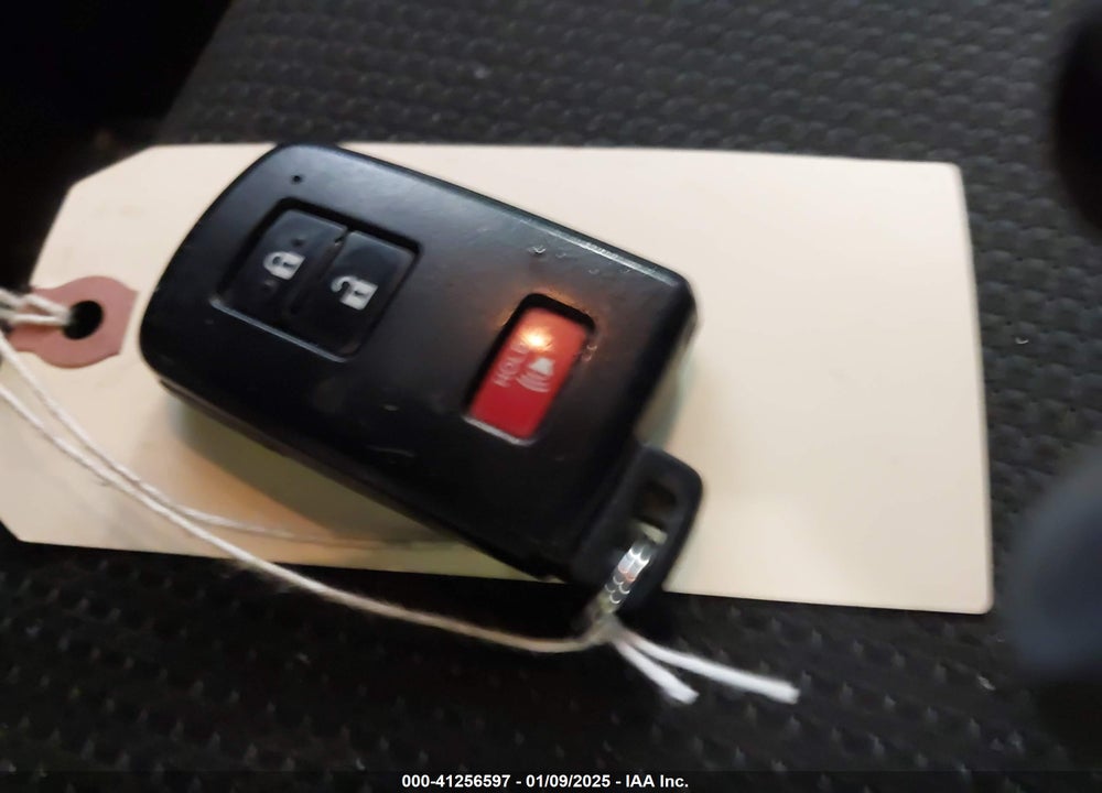 2018 TOYOTA RAV4 ADVENTURE/XLE VIN: 2T3RFREV8JW823559