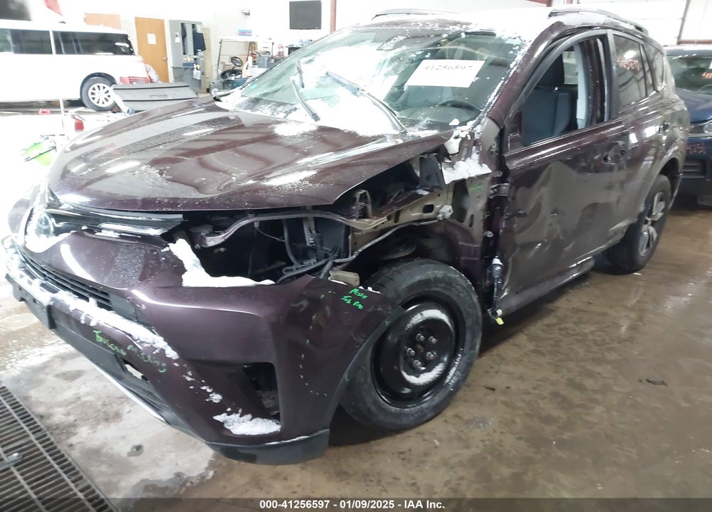2018 TOYOTA RAV4 ADVENTURE/XLE VIN: 2T3RFREV8JW823559