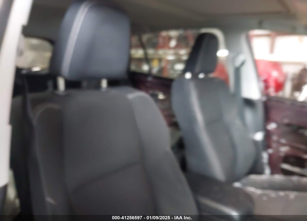 2018 TOYOTA RAV4 ADVENTURE/XLE VIN: 2T3RFREV8JW823559