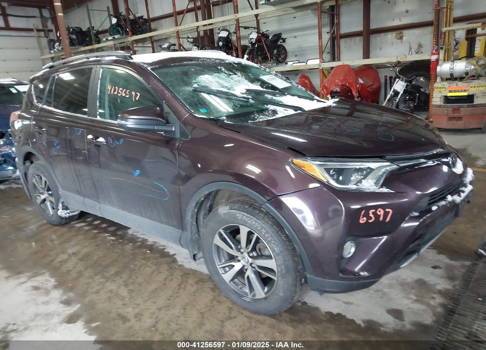 2018 TOYOTA RAV4 ADVENTURE/XLE VIN: 2T3RFREV8JW823559