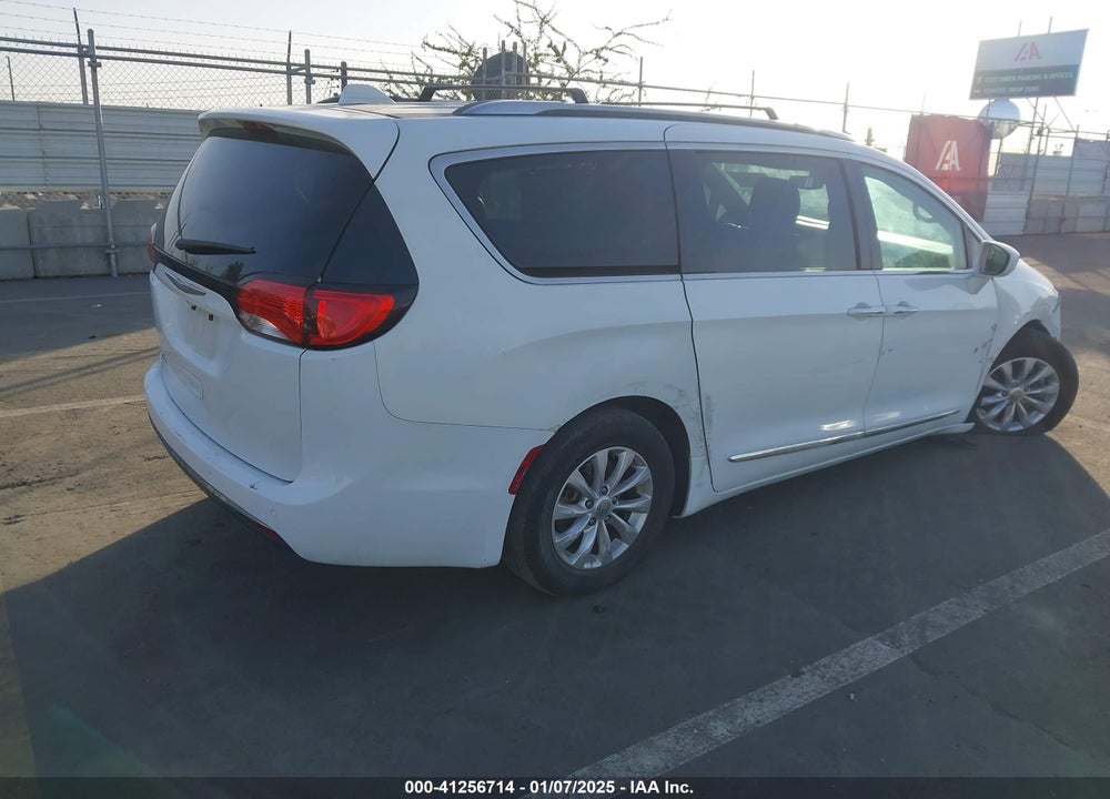 2018 CHRYSLER PACIFICA TOURING L VIN: 2C4RC1BG1JR118869