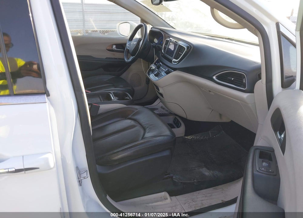 2018 CHRYSLER PACIFICA TOURING L VIN: 2C4RC1BG1JR118869