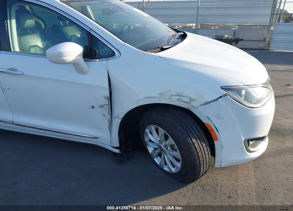 2018 CHRYSLER PACIFICA TOURING L VIN: 2C4RC1BG1JR118869