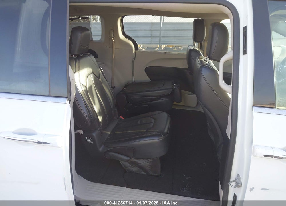 2018 CHRYSLER PACIFICA TOURING L VIN: 2C4RC1BG1JR118869