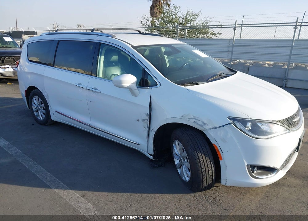 2018 CHRYSLER PACIFICA TOURING L VIN: 2C4RC1BG1JR118869