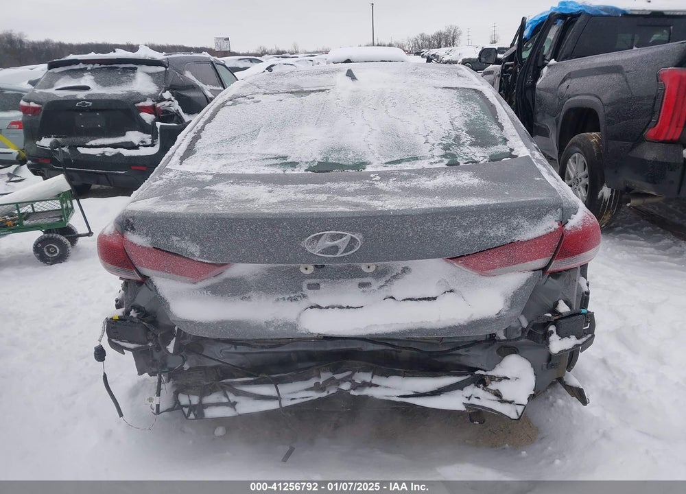 2018 HYUNDAI ELANTRA VIN: KMHD84LF7JU606130