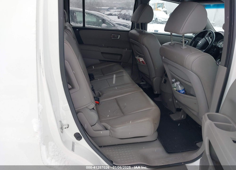 2011 HONDA PILOT EX-L VIN: 5FNYF4H5XBB026635