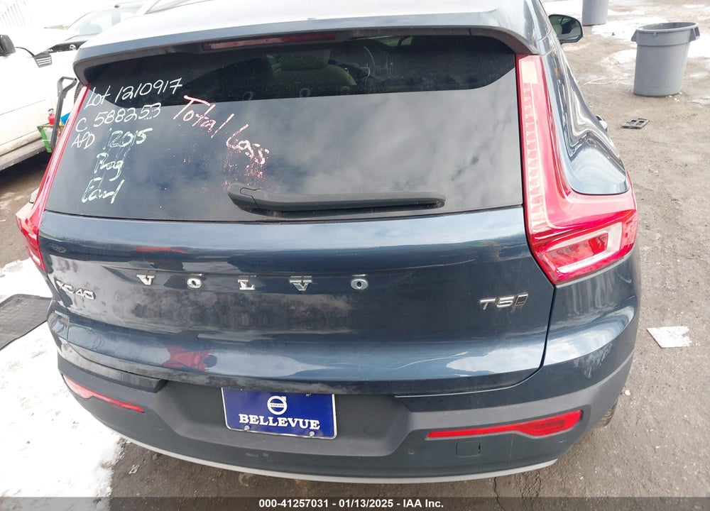 2022 VOLVO XC40 T5 MOMENTUM VIN: YV4162UK4N2641784