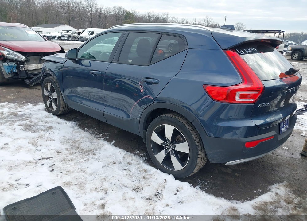 2022 VOLVO XC40 T5 MOMENTUM VIN: YV4162UK4N2641784