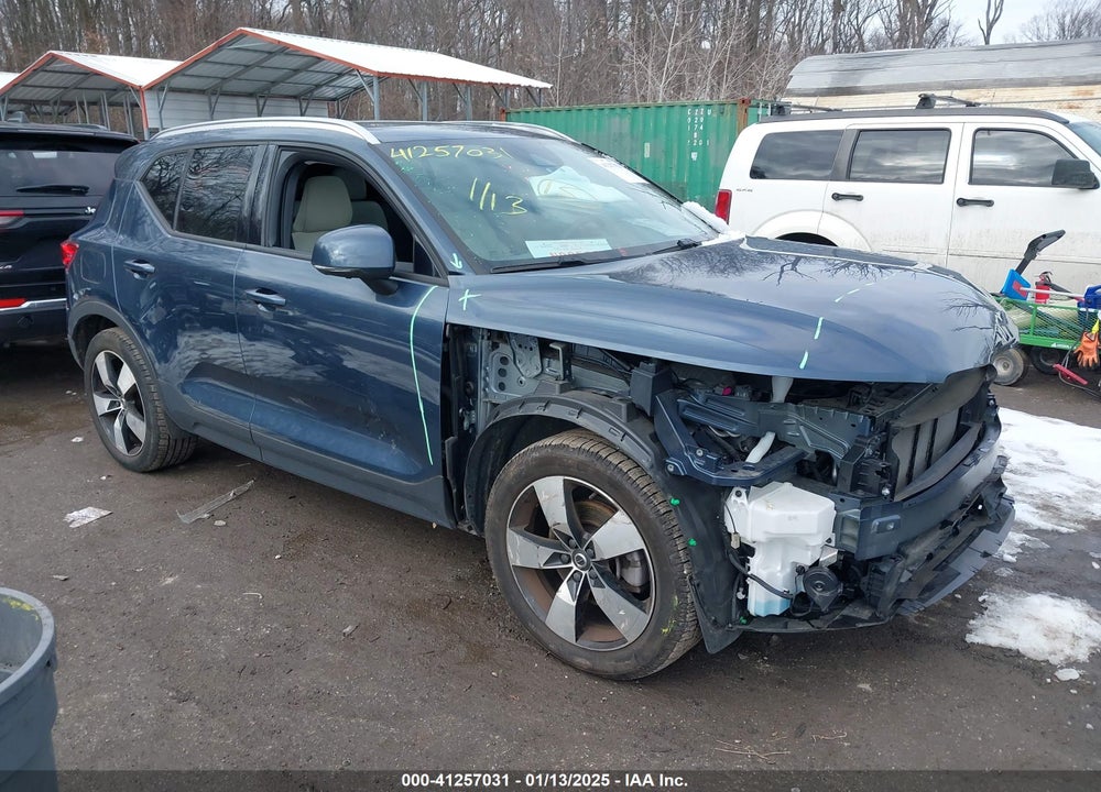 2022 VOLVO XC40 T5 MOMENTUM VIN: YV4162UK4N2641784