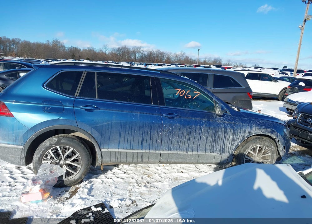 2018 VOLKSWAGEN TIGUAN VIN: 3VV2B7AX0JM138838