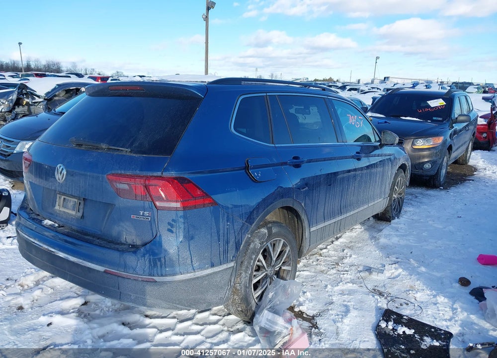 2018 VOLKSWAGEN TIGUAN VIN: 3VV2B7AX0JM138838