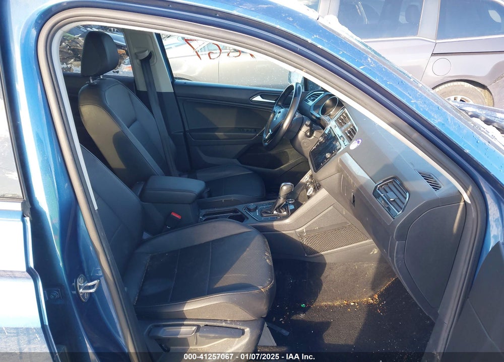 2018 VOLKSWAGEN TIGUAN VIN: 3VV2B7AX0JM138838