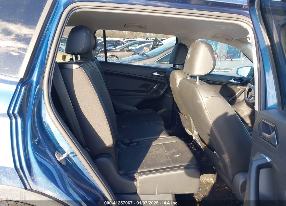 2018 VOLKSWAGEN TIGUAN VIN: 3VV2B7AX0JM138838