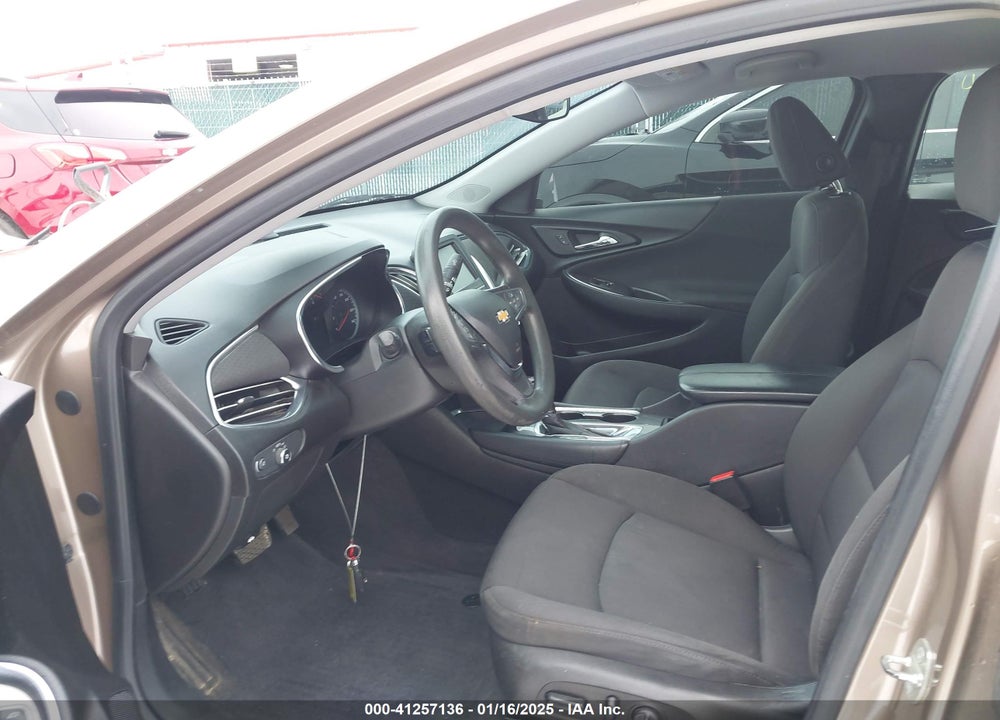 2018 CHEVROLET MALIBU LT VIN: 1G1ZD5ST1JF209738