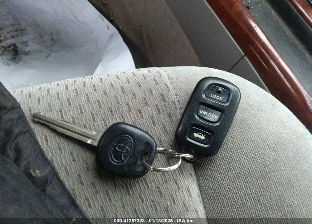 2003 TOYOTA CAMRY XLE VIN: 4T1BE30K33U135687