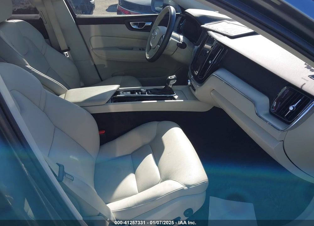 2020 VOLVO XC60 T6 MOMENTUM VIN: YV4A22RK7L1586688
