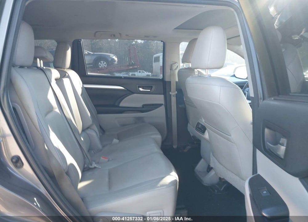 2015 TOYOTA HIGHLANDER XLE V6 VIN: 5TDKKRFH1FS117967